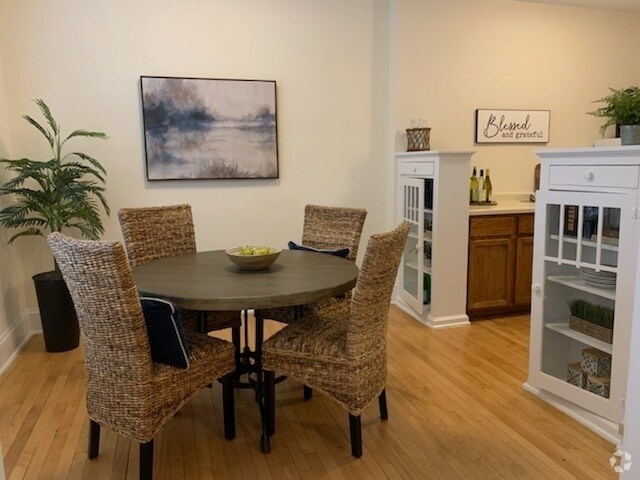 Building Photo - Castleton Rental