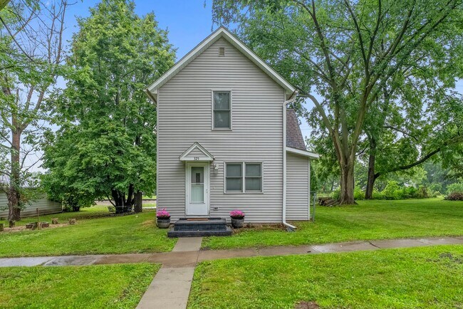 Photo - 325 Stewart St