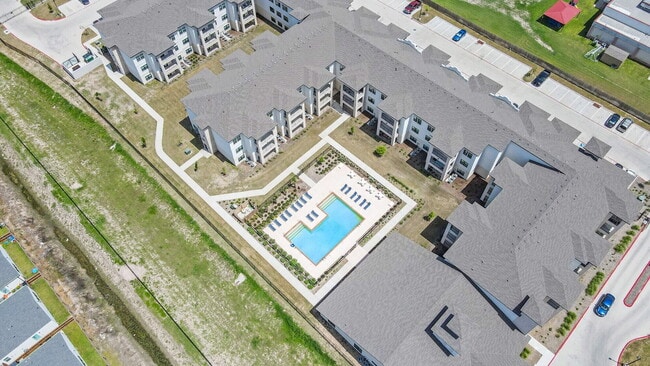 Avanti at Emerald Point Apartments
