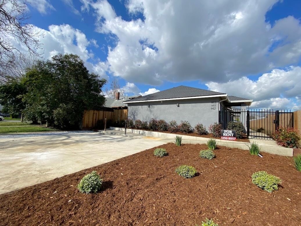 Photo - 953 W 18th St (Merced, CA)