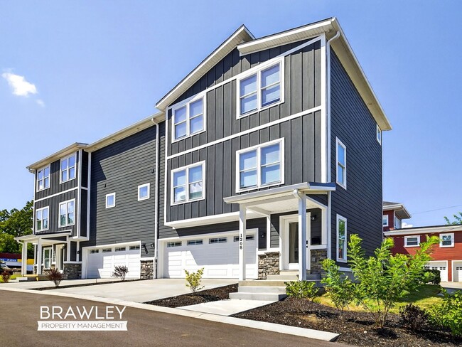 Building Photo - 1120 N College Ave