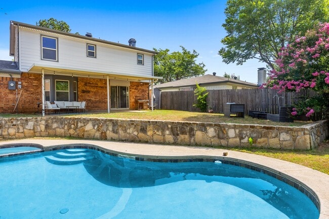 Photo - 901 Rockwall Dr