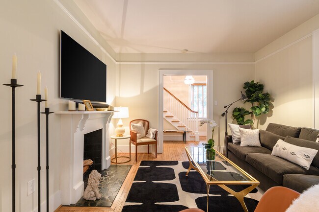 Photo - 617 E 50th St