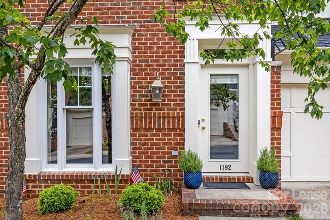 Photo - 1192 Hampton Gardens Ln