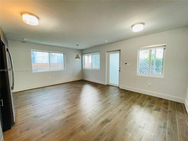 Photo - 1501 Michigan Ave Unidad 18