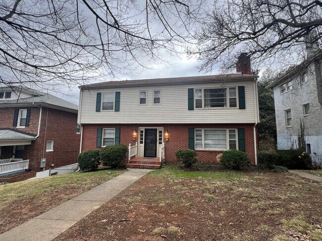 Photo - 2314 Wycliffe Ave SW Unit B