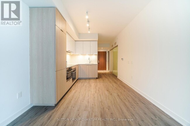 Photo - 15 Queens Quay E Unit 912