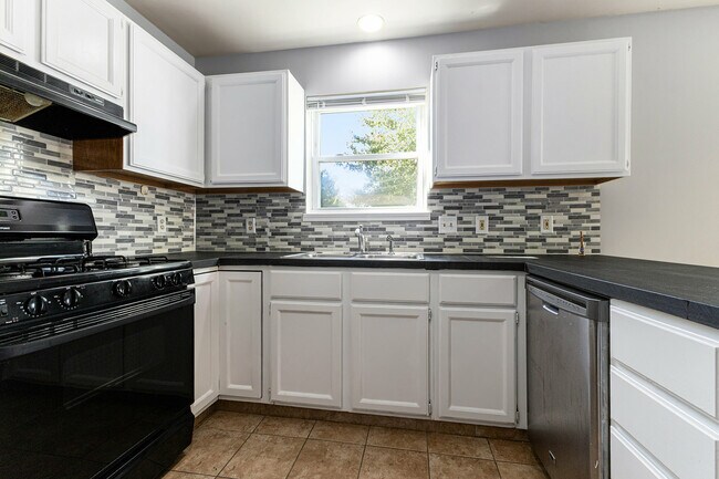 Photo - 904 Cedar Run Ct NW