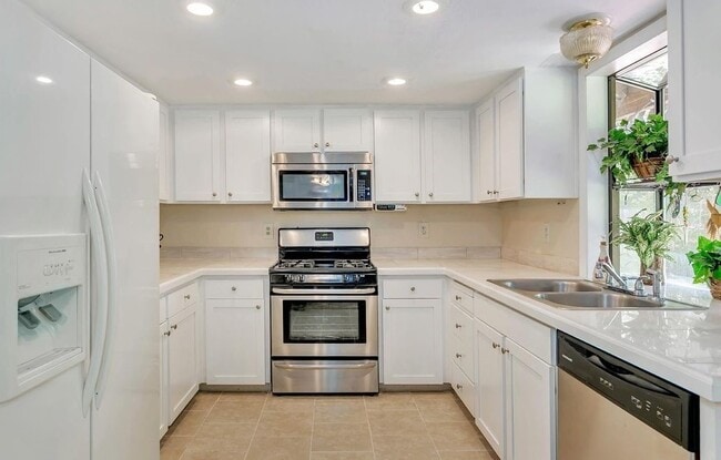 Photo - Charming Tualatin home on corner lot!