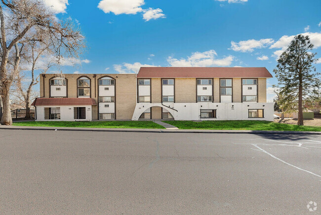Building Photo - Country Club Rental