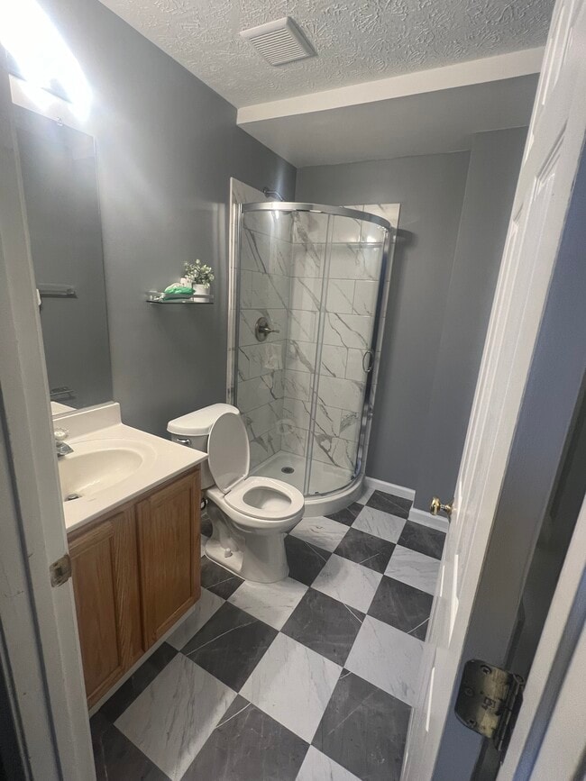 Bathroom - 2451 Beaver Crossing Rd Rental