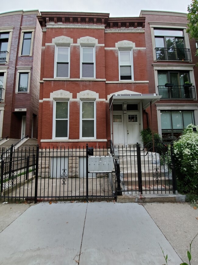 Building Photo - 1026 N Wood St Unit 1 front