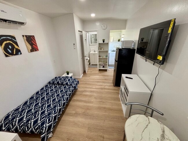 Building Photo - 1321 N 69th Way Unit RM#1