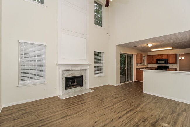 Photo - 3410 Sandlake Dr SW