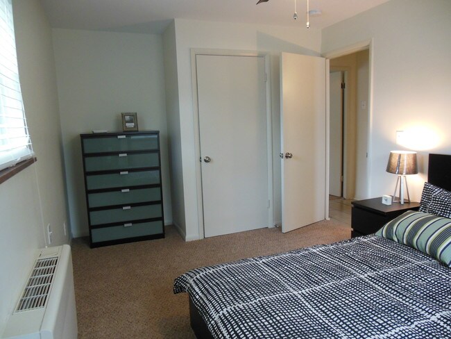 1201 Edgecliff - Dormitorio grande - Edgecliff - Nassau Walnut Hill Apartments