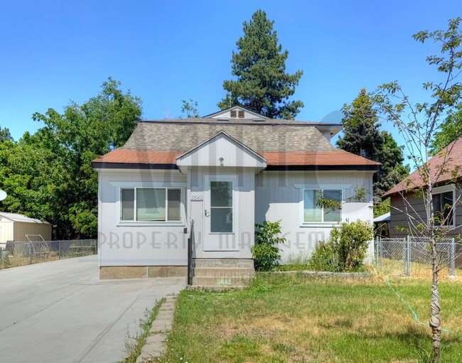 Building Photo - Spacious Dwight Merkel Home