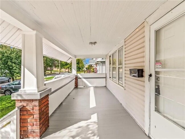 Photo - 47 E Mapledale Ave