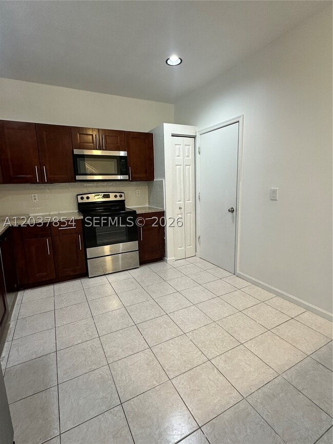 5541 NW 90th Ave