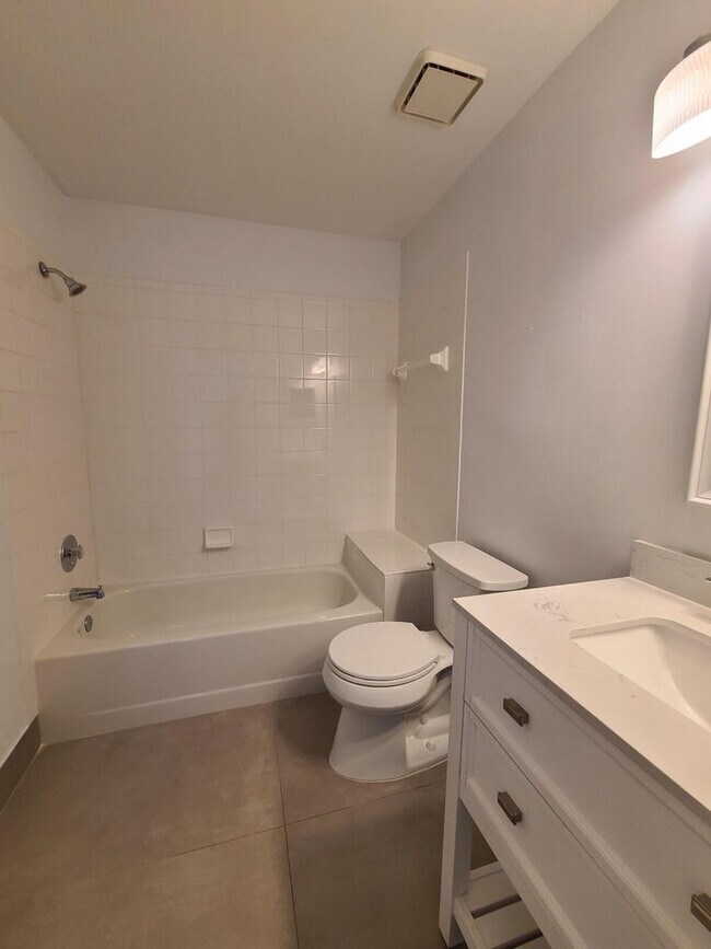 Photo - 3190 Leewood Ter Unidad L203