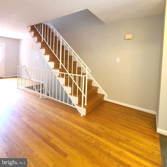 Photo - 2037 S Glebe Rd