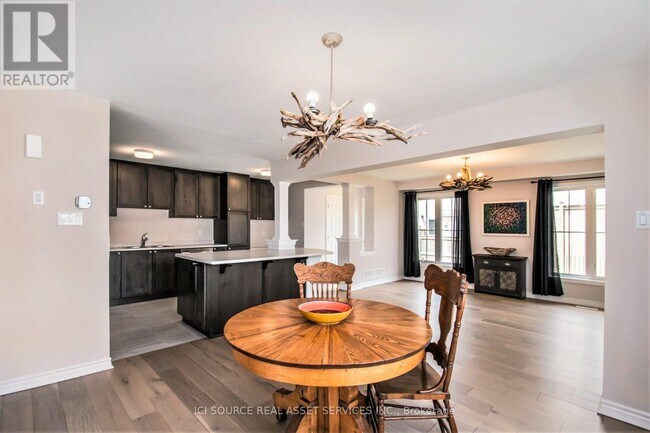 Photo - 53 Mudminnow Cres