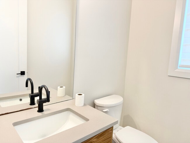 Photo - 4 BED - 3.5 BATH - LONDON - FULL HOUSE