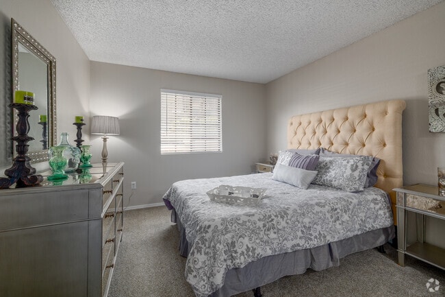 2BR, 2BA - 1,000SF - Primary Bedroom