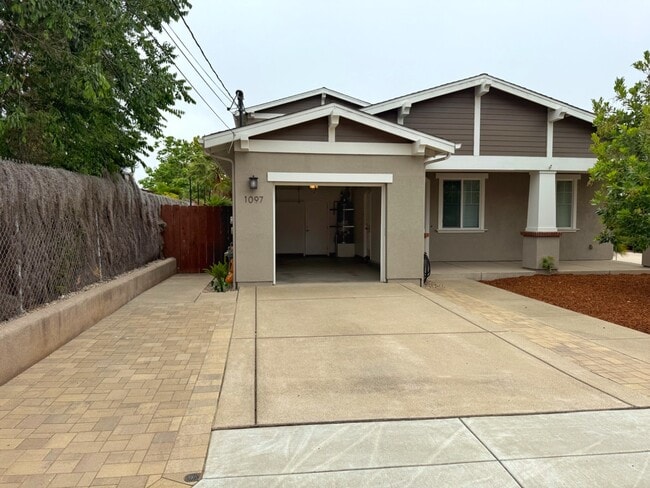 1099 Buena Vista Way