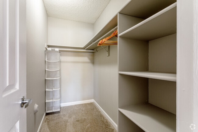 2BR, 1BA - 966SF - Loretto Heights