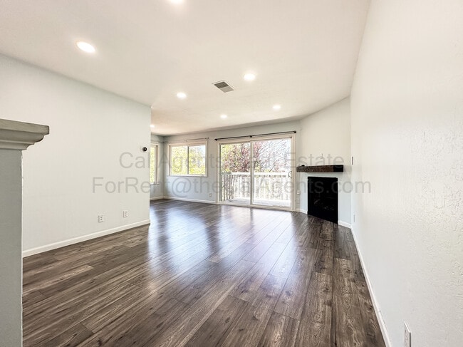 Building Photo - 2306 D St