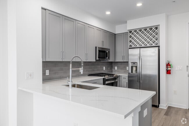 1BR, 1BA - 710SF - Kitchen