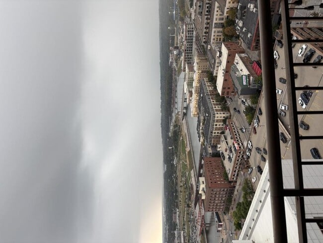 Building Photo - 300 Walnut St