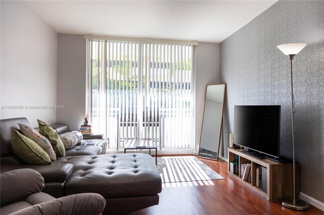 Photo - 18800 NE 29th Ave Unidad 224
