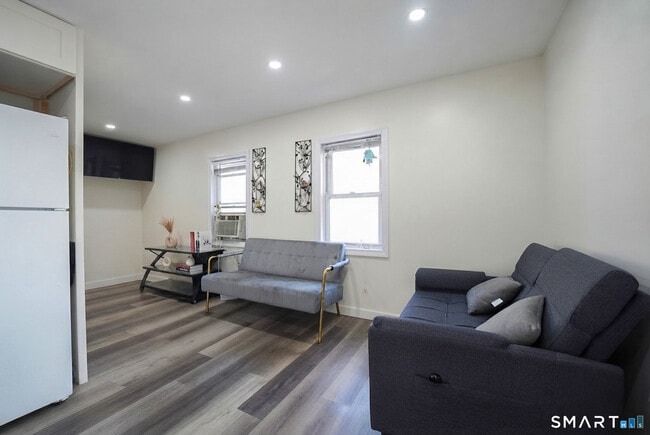 12 Smith St Unit 2