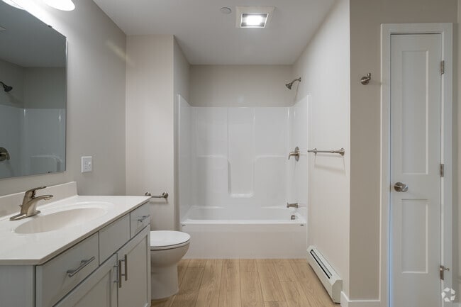 2BR, 1BA, 986sf - Pine Point