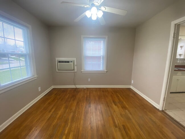 Photo - 4028 Monroe St