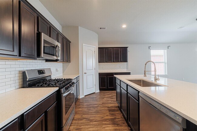 Photo - 6102 Lilly Belle St