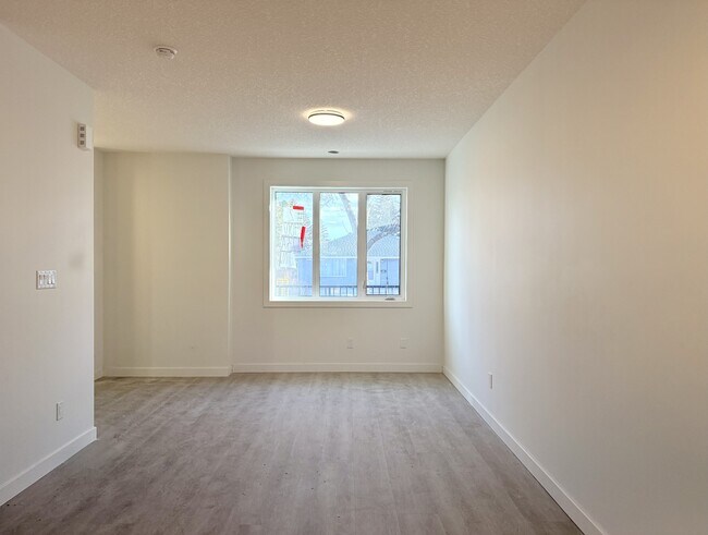 Photo - 14002 123a Ave NW Unit 7