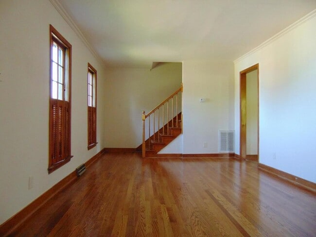 Photo - 4903 Goddin Cir