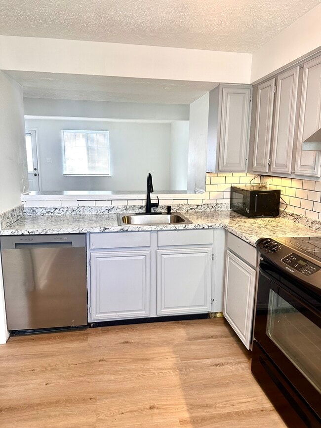 Photo - 4 Avonshire Ct