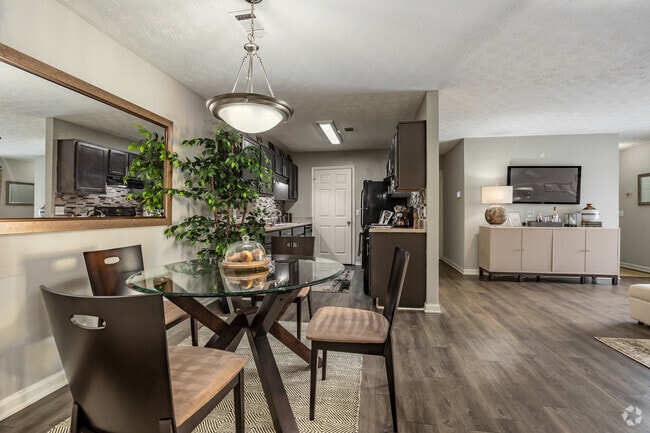 2BR, 2BA - 1050SF