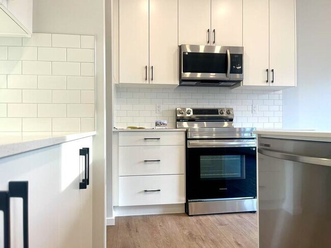 Photo - 2036-2208 208 Street NW