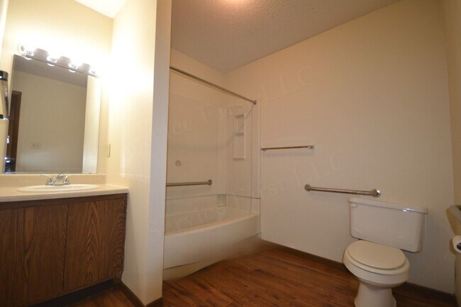 Photo - Calhoun Village Apartments Unit C1