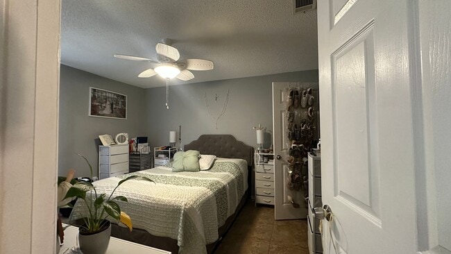 Photo - 974 Leeward Pl