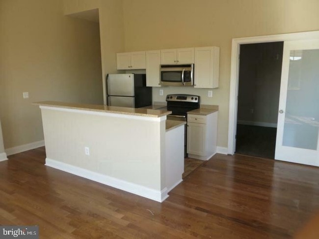 Building Photo - 312 Walnut St Unit 102