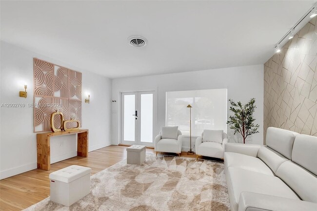 Photo - 301 SW 30th Ct