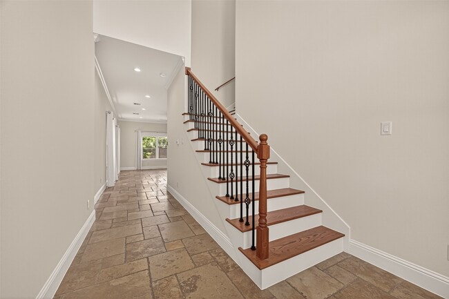 Photo - 2211 Silverbonnet St