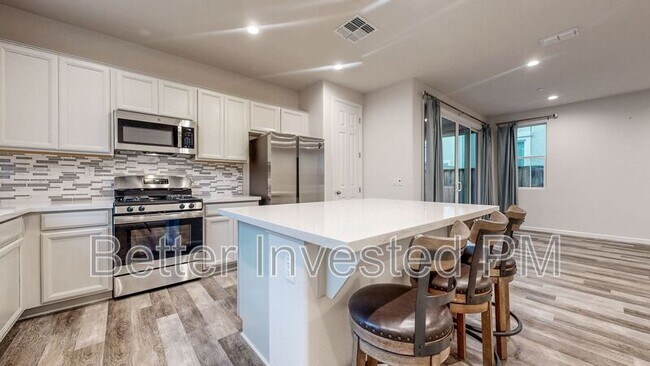 Photo - 2039 Karen Pl