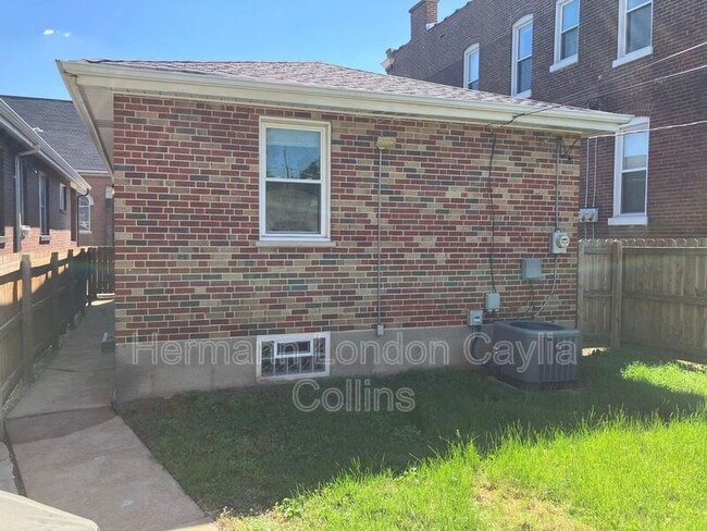 Photo - 1233 Graham St