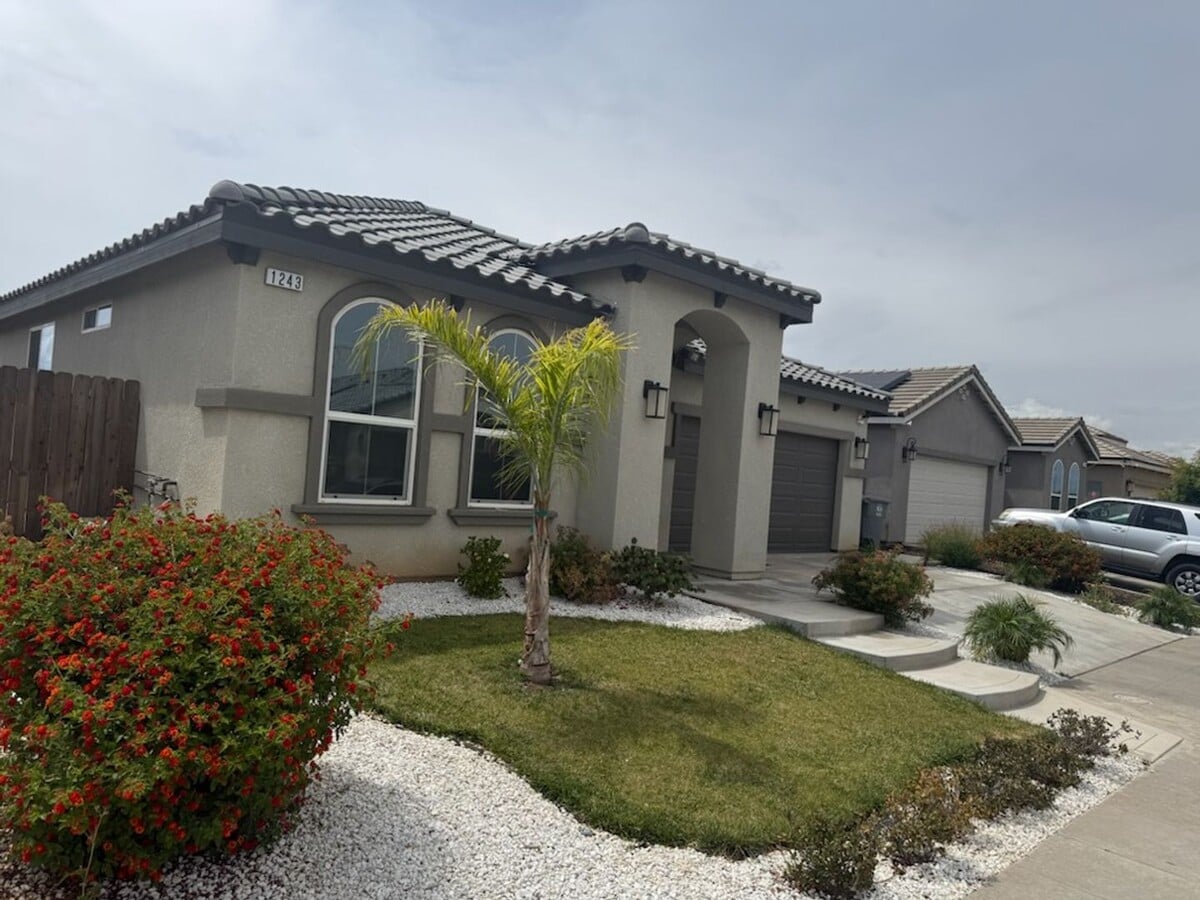 Welcome Home! Madera 3 Bedroom 2 bathroom with Solar - Welcome Home! Madera 3 Bedroom 2 bathroom with Solar